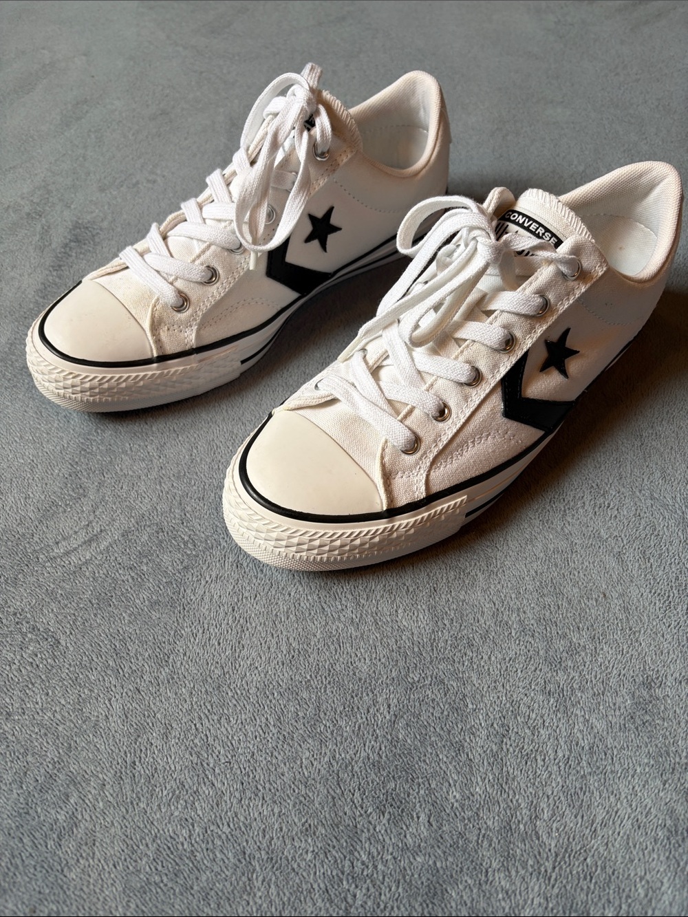 Converse White and Black Low-Top Sneakers Men’s Size 7.5/Women’s 9.5